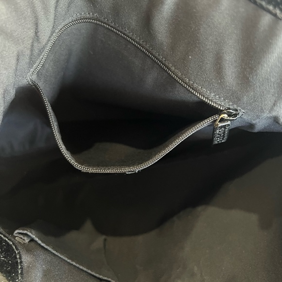 Gucci GG Shoulder Bag - Picture 8 of 15